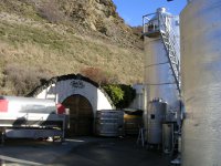 ギブストンバレーワインズ　地下洞窟ワイン貯蔵室入口